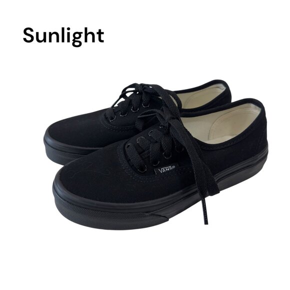 Vans Authentic Low Top Canvas Sneaker Black Unisex KIDS SZ 1 Classic Skate Shoes - Picture 1 of 15